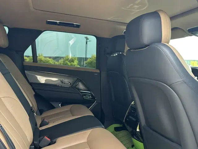 Land Rover Range Rover Sport — Фото автомобиля 10