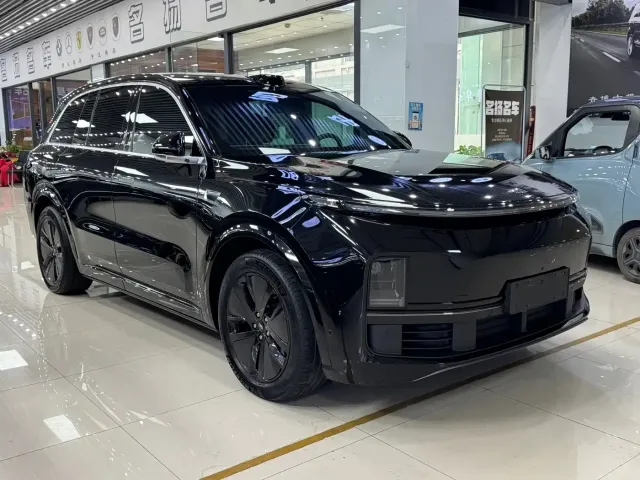 Li Auto L8 — Фото автомобиля 2