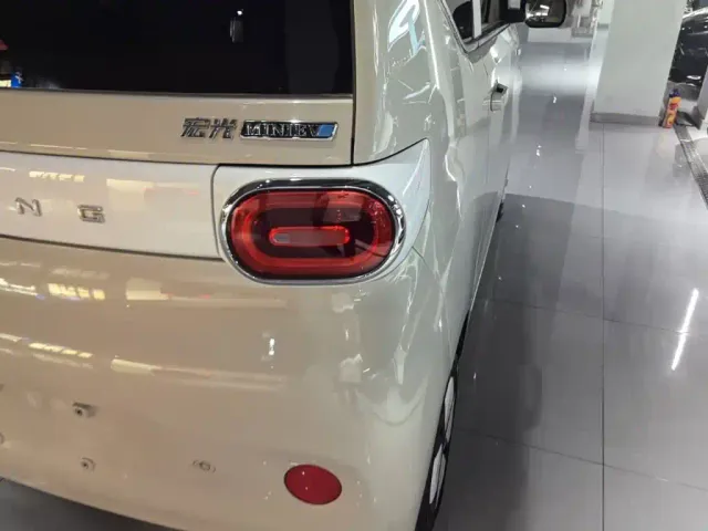 Wuling Hongguang Mini EV — Фото автомобиля 7