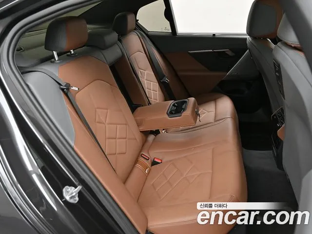 BMW 5 Series G60 — Фото автомобиля 12