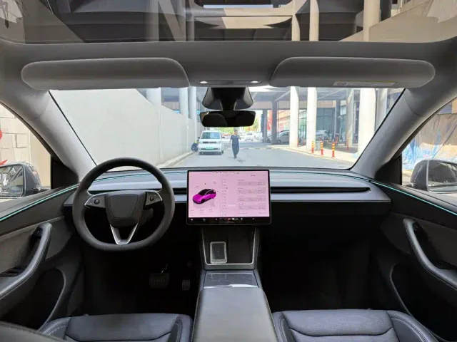 Tesla Model Y — Фото автомобиля 11