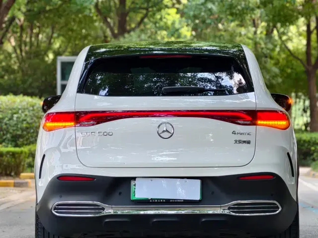 Mercedes-Benz EQE SUV — Фото автомобиля 5
