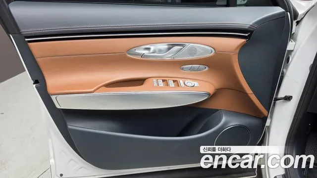 Genesis GV70 — Фото автомобиля 14