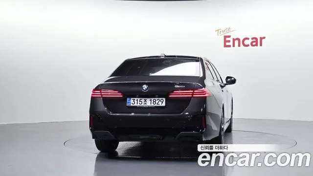 BMW 5 Series G60 — Фото автомобиля 4