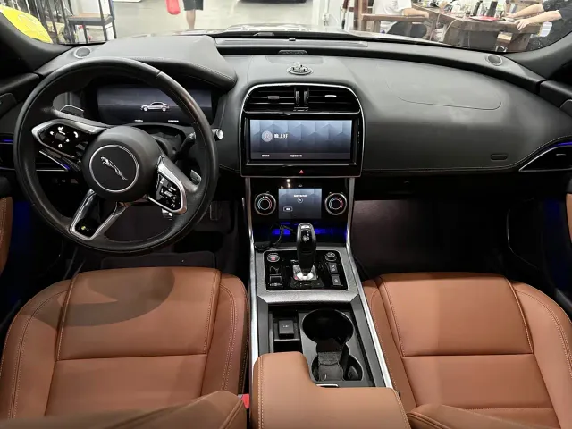 Jaguar XEL — Фото автомобиля 3