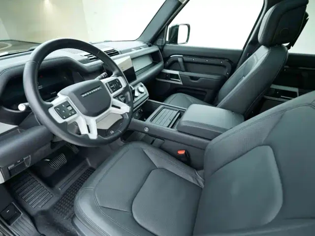 Land Rover Defender — Фото автомобиля 9