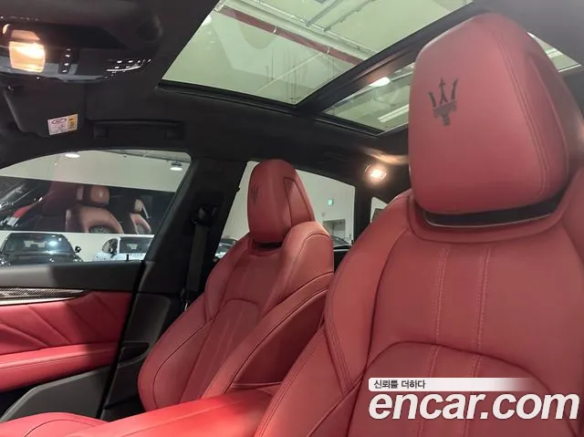 Maserati Levante — Фото автомобиля 9