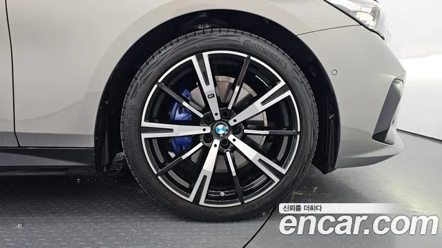 BMW 5-Series 5 серия (G60) 530i xDrive M Sport — Фото автомобиля 21