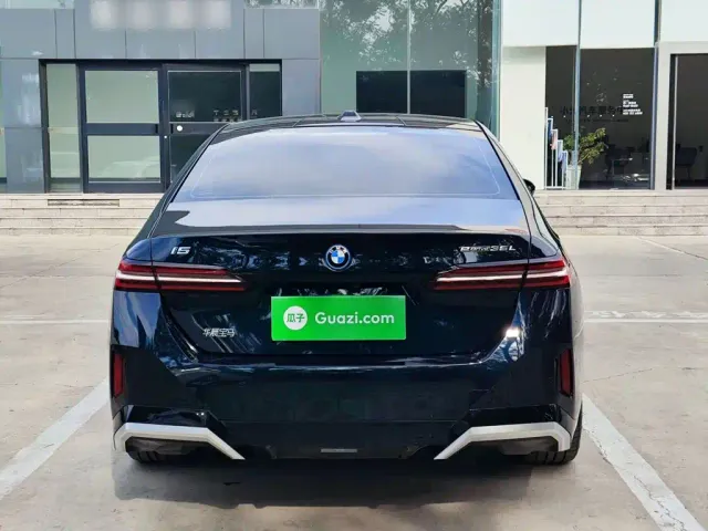 BMW i5 — Фото автомобиля 5