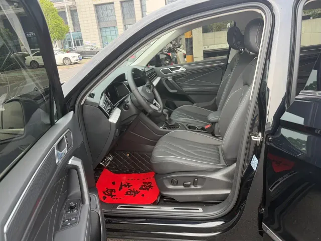 Volkswagen Tiguan L — Фото автомобиля 14