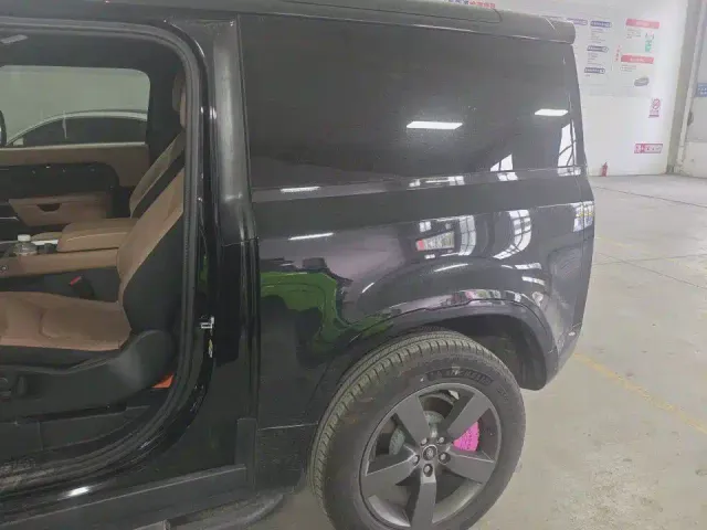 Land Rover Defender — Фото автомобиля 6