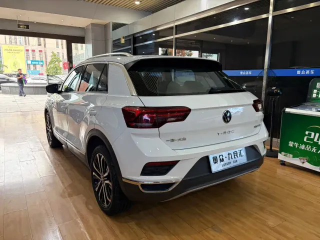 Volkswagen T-Roc — Фото автомобиля 4