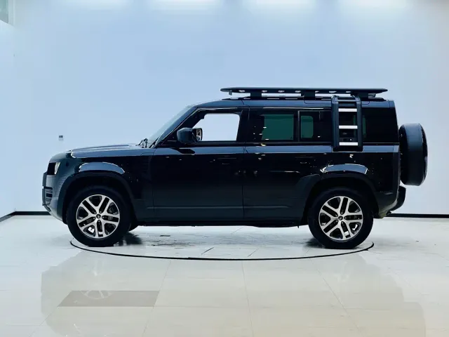 Land Rover Defender — Фото автомобиля 9