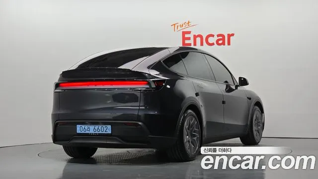 Tesla Model Y — Фото автомобиля 2