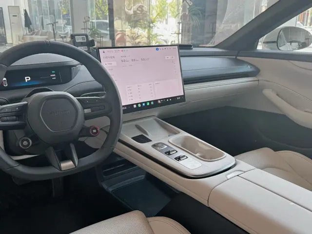 Xiaomi SU7 — Фото автомобиля 11