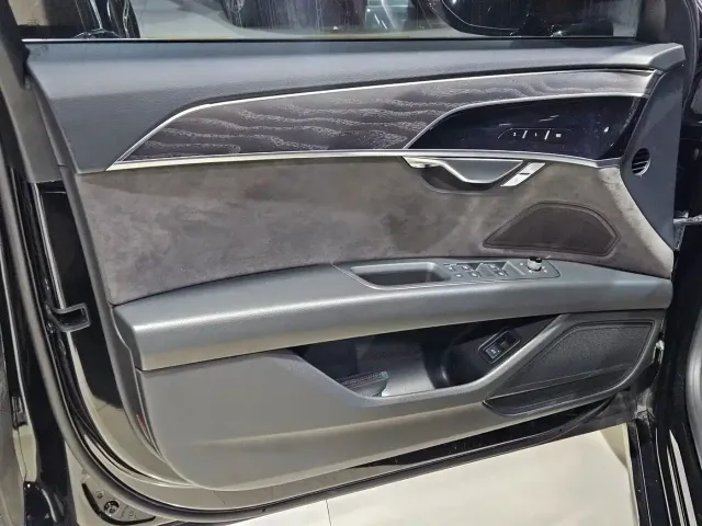 Audi Audi A8 2022 A8L 50 TFSI quattro Comfort Collector's Edition — Фото автомобиля 7