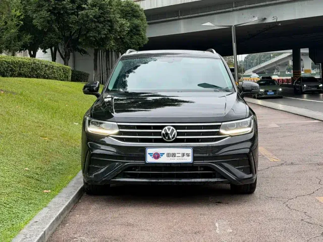 Volkswagen Tiguan L — Фото автомобиля 2