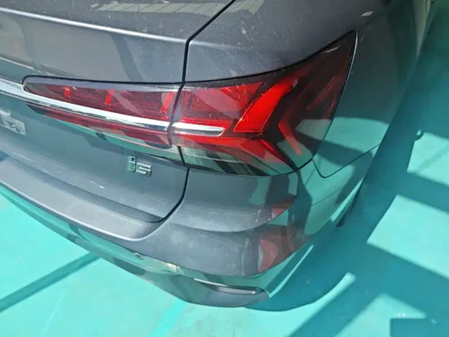 Roewe i5 — Фото автомобиля 7
