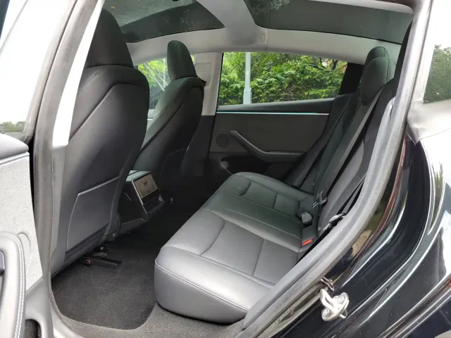 Tesla Model 3 — Фото автомобиля 8