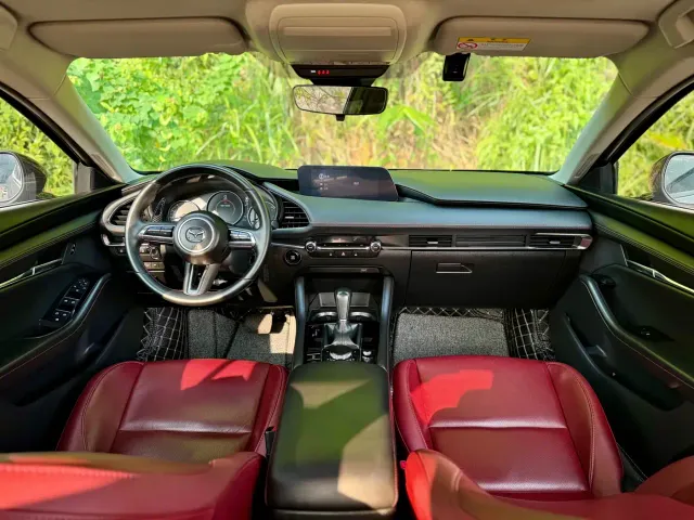 Mazda Axela — Фото автомобиля 9