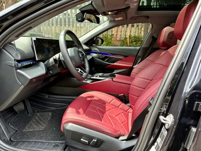 BMW 5 Series — Фото автомобиля 5