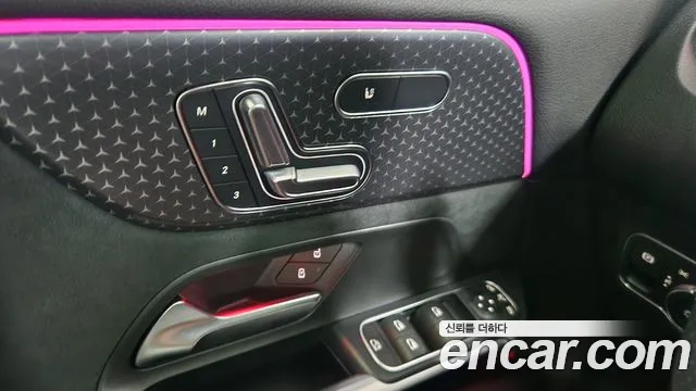 Mercedes-Benz EQB — Фото автомобиля 11