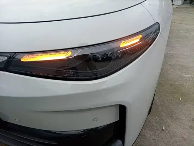 Leapmotor C10 — Фото автомобиля 23