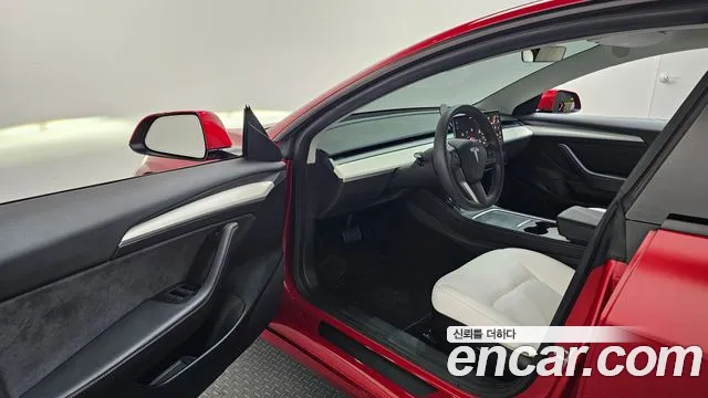 Tesla Model 3 — Фото автомобиля 15