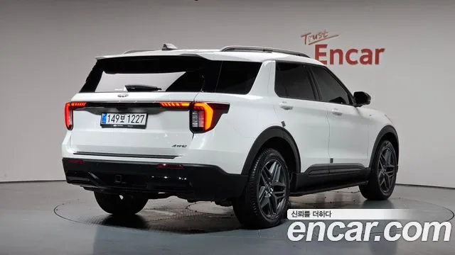 Ford Explorer Explorer 6 поколение 2.3 ST-Line 4WD — Фото автомобиля 2