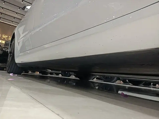 Tesla Model 3 — Фото автомобиля 20