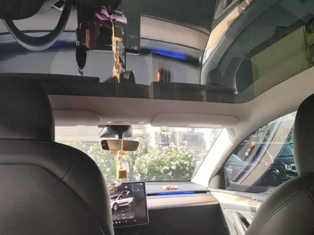 Tesla Model Y — Фото автомобиля 8