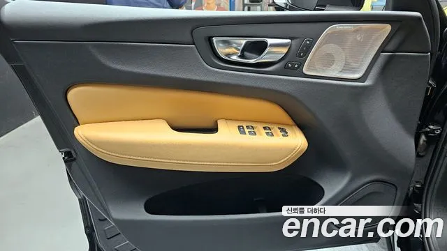 Вольво XC60 — Фото автомобиля 24