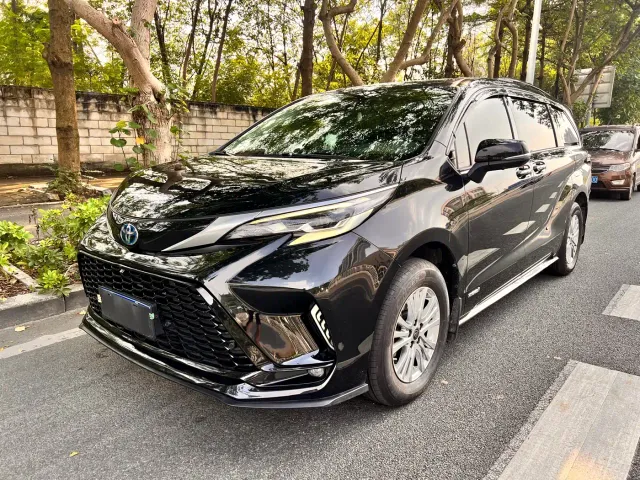 Фотография автомобиля — Toyota Sienna