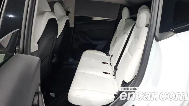 Tesla Model Y — Фото автомобиля 18