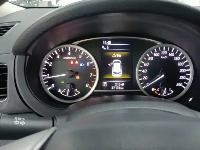 Nissan Tiida — Фото автомобиля 11