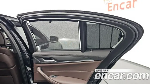 BMW 5 Series G30 — Фото автомобиля 30