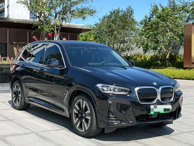 BMW iX3 — Фото автомобиля 4