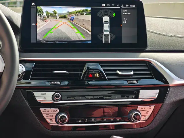 BMW 5 Series — Фото автомобиля 14