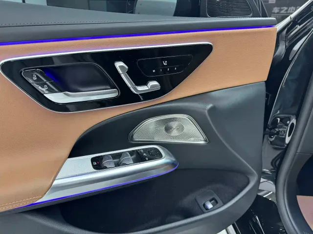 Mercedes-Benz E-Class — Фото автомобиля 14