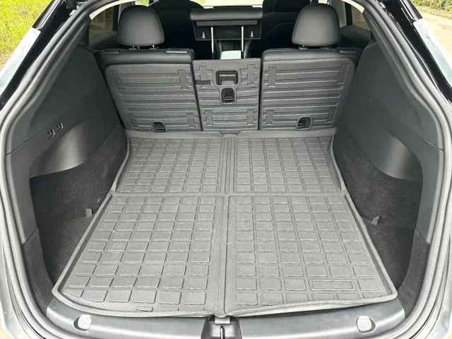 Tesla Model Y — Фото автомобиля 19