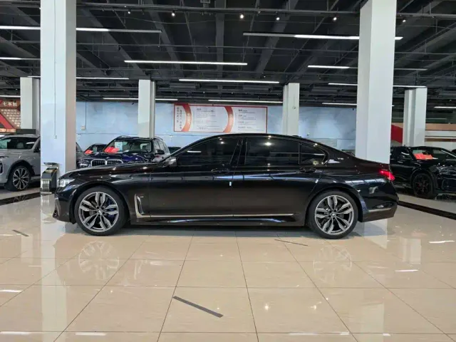 BMW 7 Series — Фото автомобиля 7