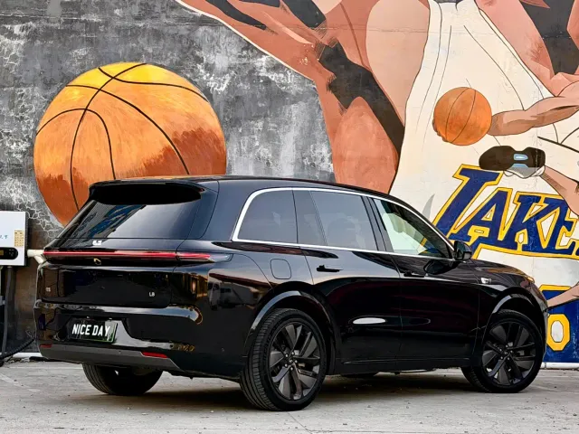 Li Auto L8 — Фото автомобиля 4