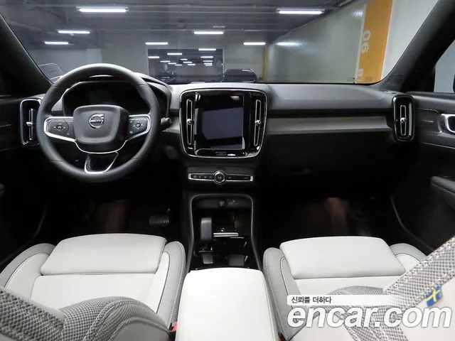 Volvo EX40 — Фото автомобиля 6