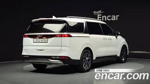 Kia Carnival Generation 4 — Фото автомобиля 2
