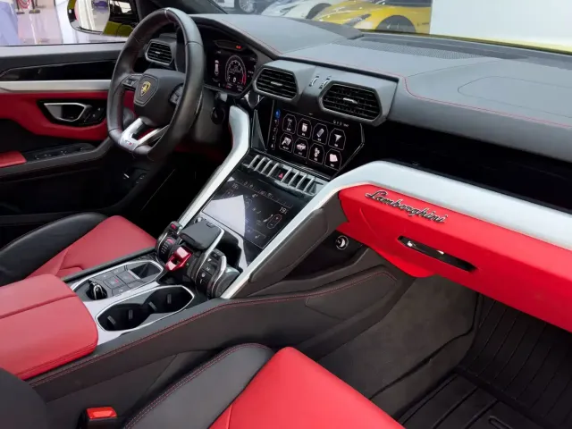 Lamborghini Urus — Фото автомобиля 13