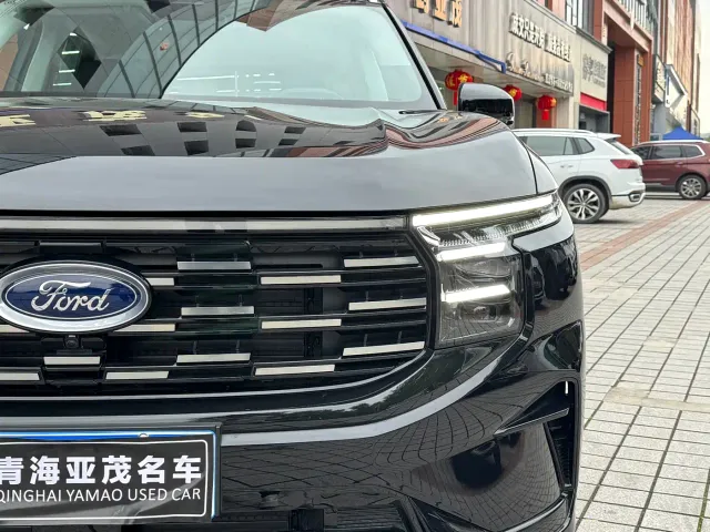Ford Edge — Фото автомобиля 4