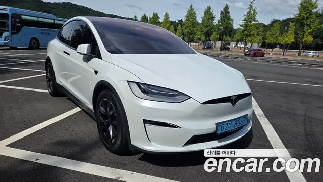 Tesla Model X — Фото автомобиля 6