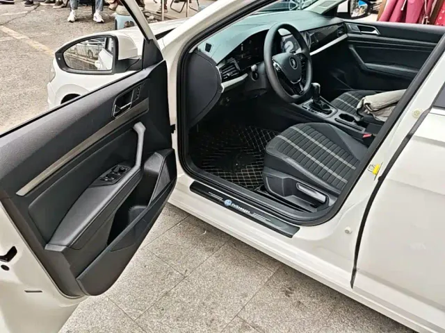 Volkswagen Lavida — Фото автомобиля 15