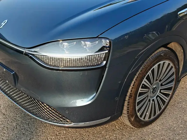 Aito M9 — Фото автомобиля 9