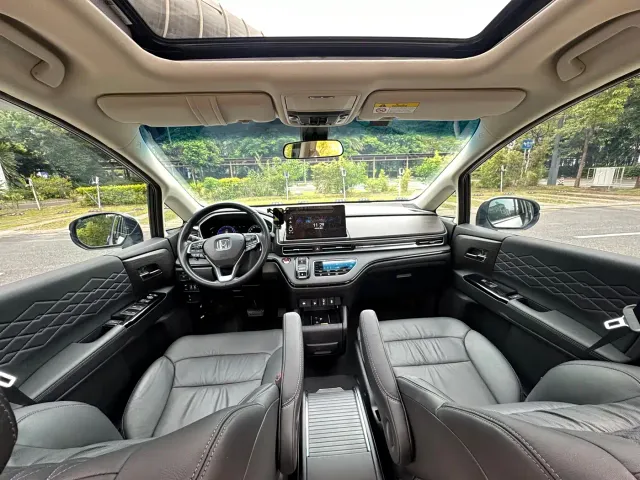 Honda Elysion — Фото автомобиля 10